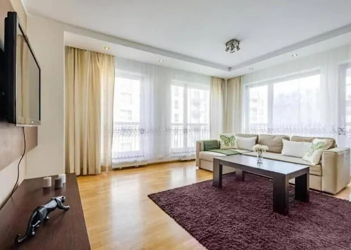 Urban Nest Group - Szafarnia 7 46 *